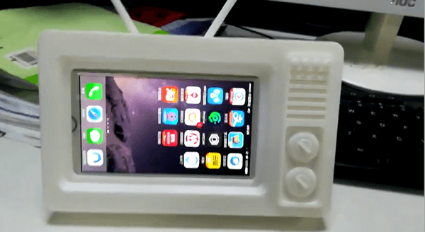 一技術宅的腦洞：3D打印復古電視機竟能‘吃掉’手機！